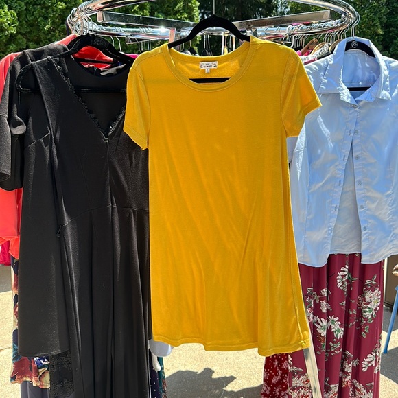 Yellow Gold Dress - Picture 1 of 1